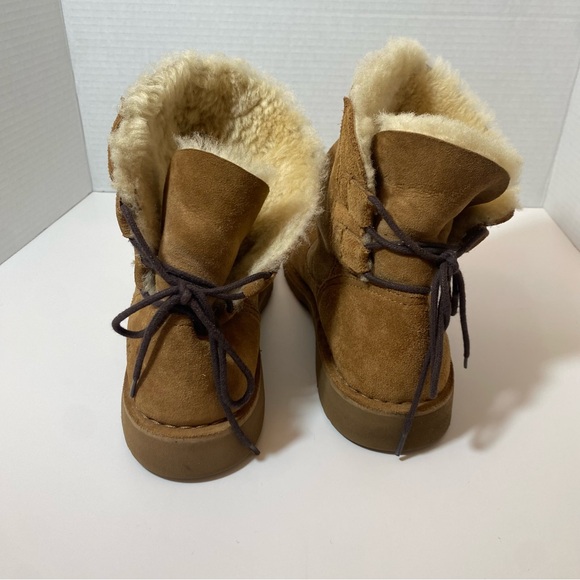 Ugg Women’s Naiyah Lace-Back Genuine Shearling Suede boots Chestnut Size 10 - Picture 6 of 11